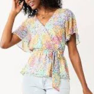 SO Floral V-Neck Faux Wrap Top. Size XL